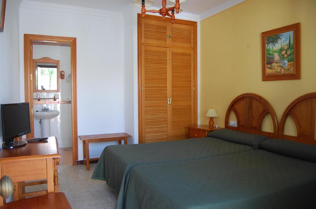 Hotel Antonio Conil 2*