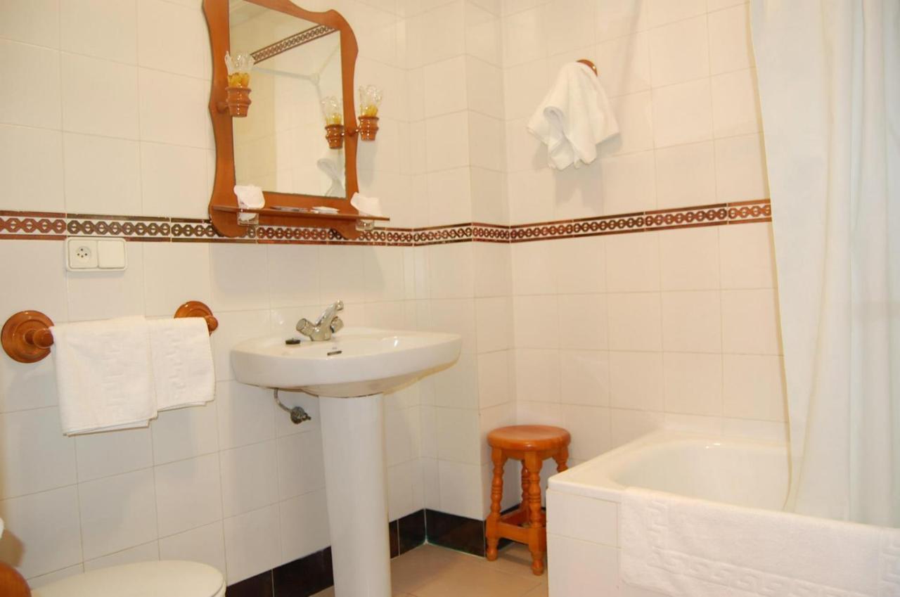 Hotel Antonio Conil 2*